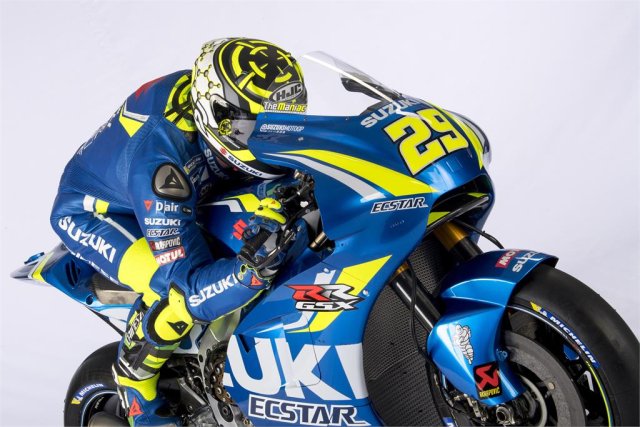 2018-team-suzuki-ecstar-andrea-iannone11